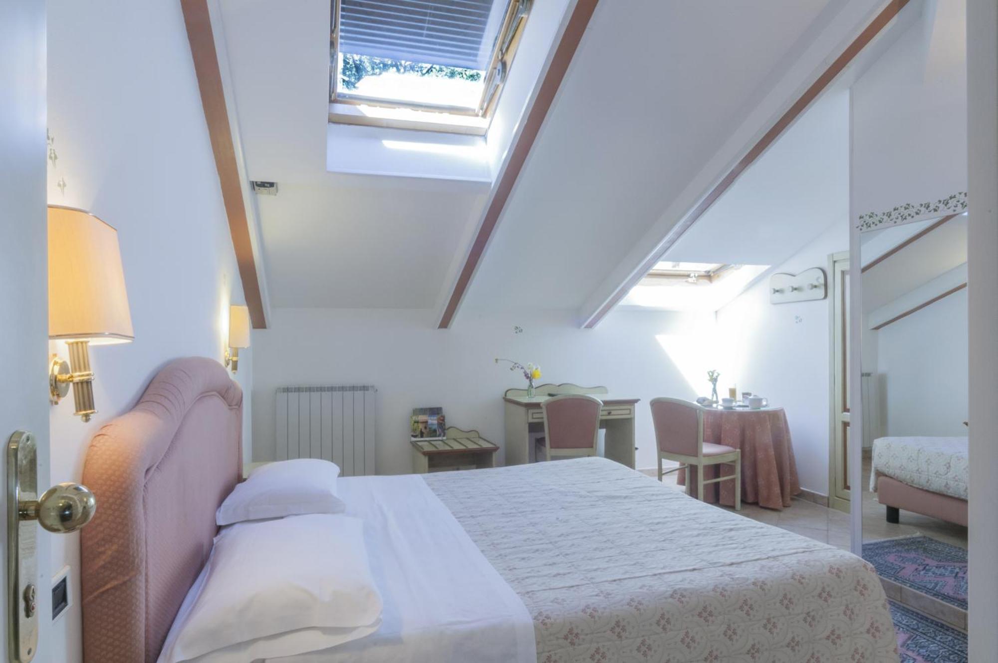 Hotel Kursaal Passignano sul Trasimeno Pokój zdjęcie
